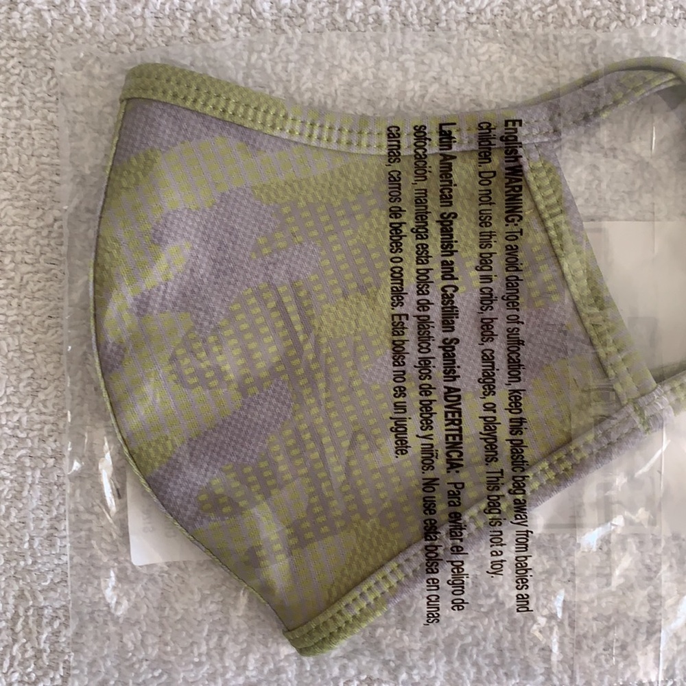 Fabletics Face Mask - Picture 3 of 8